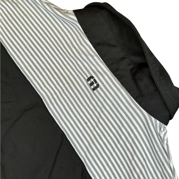 Men’s Travis Mathew Black Gray Dri-Fit Golf Polo Shirt Size Medium - Picture 3 of 5
